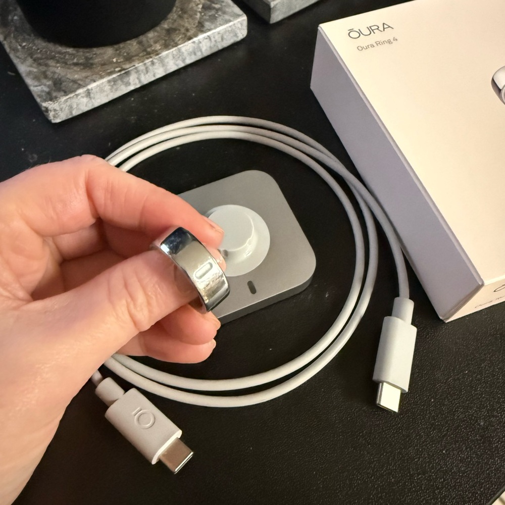 Oura Ring gen 4 silver size 7 with Charging Set